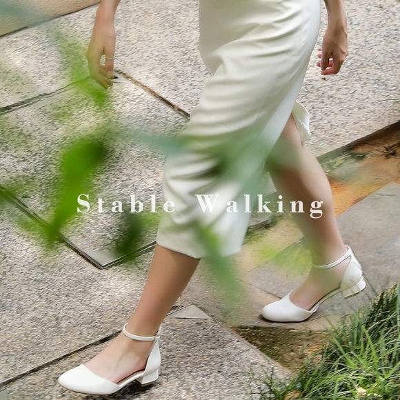 Ankis White PU Ankle Strap 1" Block Heel Shoes, Size 7.5, NIB - Picture 5 of 6